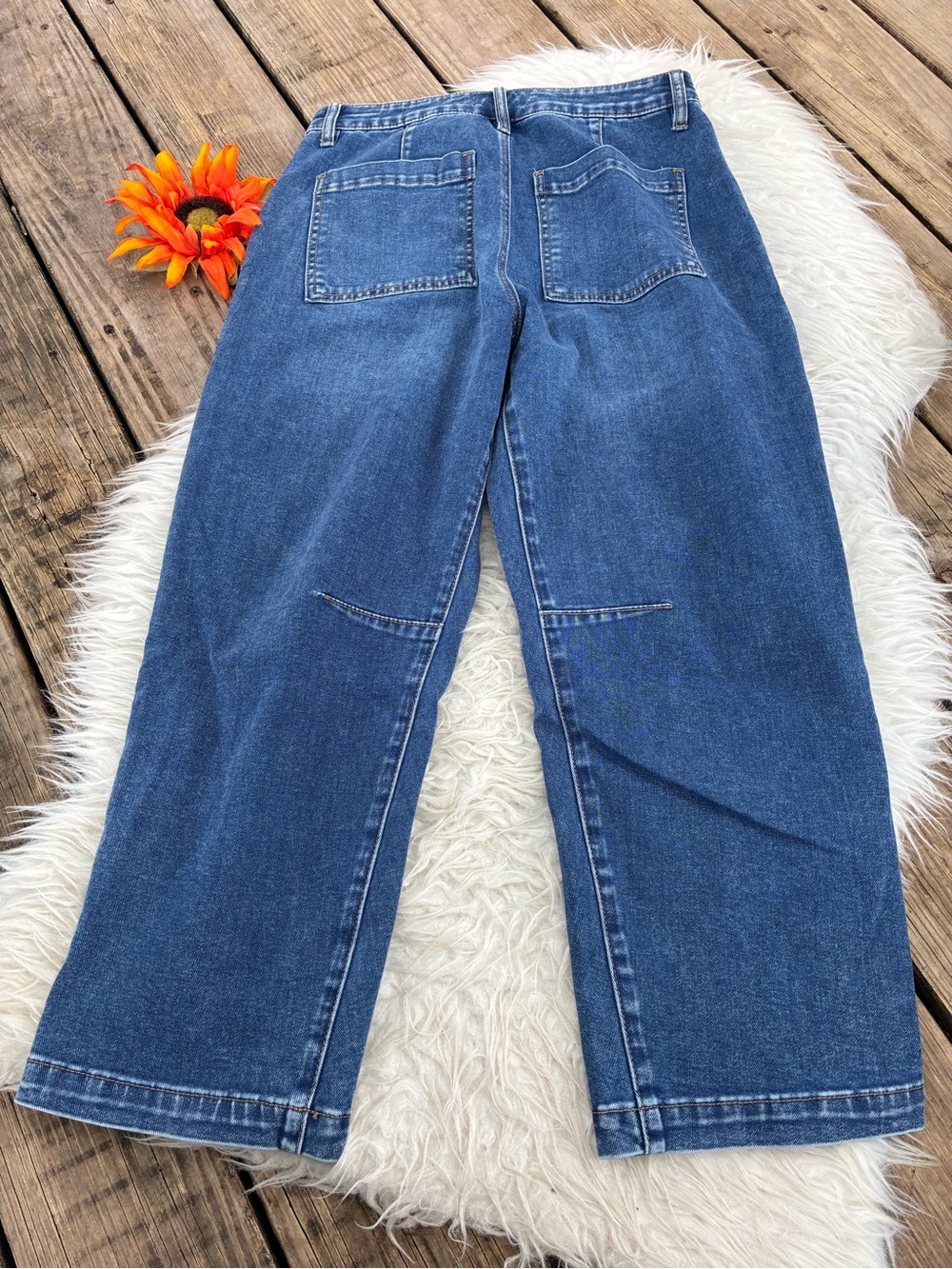 🌺Like new retails $109 Kut from the cloth High-Rise Ashton barrel jeans🌺 - Picture 3 of 8